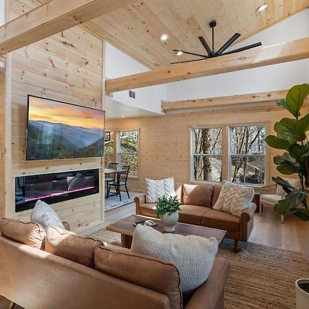 New! Modern Cabin With Two Decks, Bar & Game Room! แกตลิงเบิร์ก ภายนอก รูปภาพ