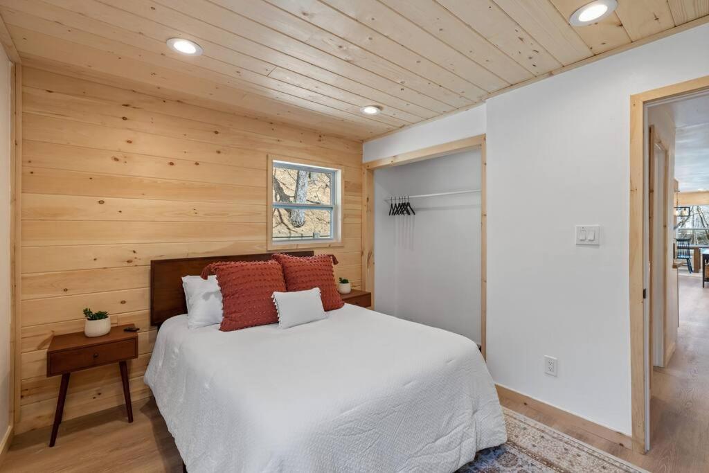 New! Modern Cabin With Two Decks, Bar & Game Room! แกตลิงเบิร์ก ภายนอก รูปภาพ
